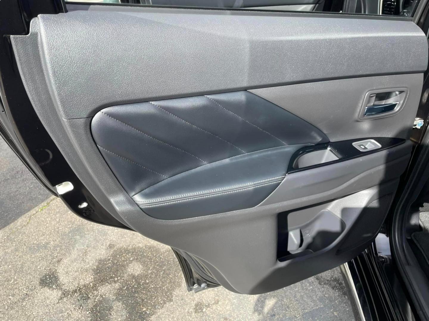 2019 RUBY BLACK /BLACK Mitsubishi Outlander PHEV (JA4J24A51KZ) , located at 744 E Miner Ave, Stockton, CA, 95202, (209) 944-5770, 37.956863, -121.282082 - Photo#10